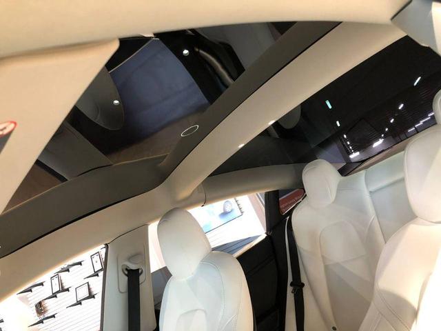 Photo of 2022 Gray Tesla Model 3