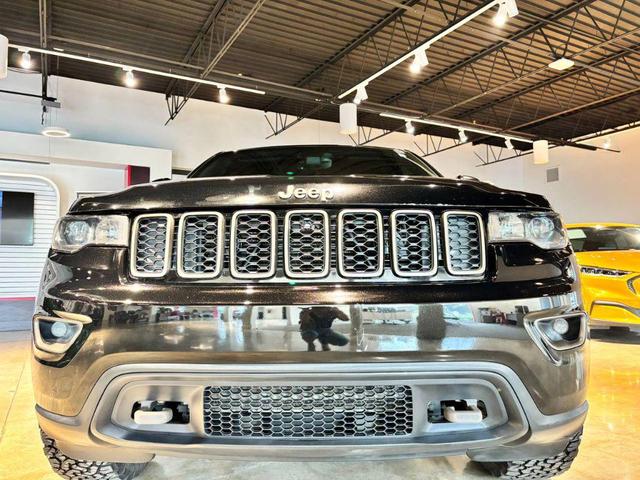 Photo of 2017 Diamond Black Crystal Pearlcoat Jeep Grand Cherokee