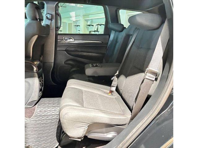 Photo of 2017 Diamond Black Crystal Pearlcoat Jeep Grand Cherokee