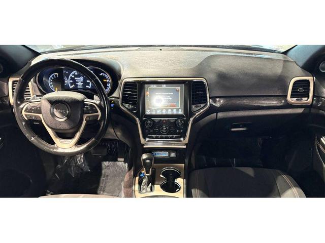 Photo of 2017 Diamond Black Crystal Pearlcoat Jeep Grand Cherokee