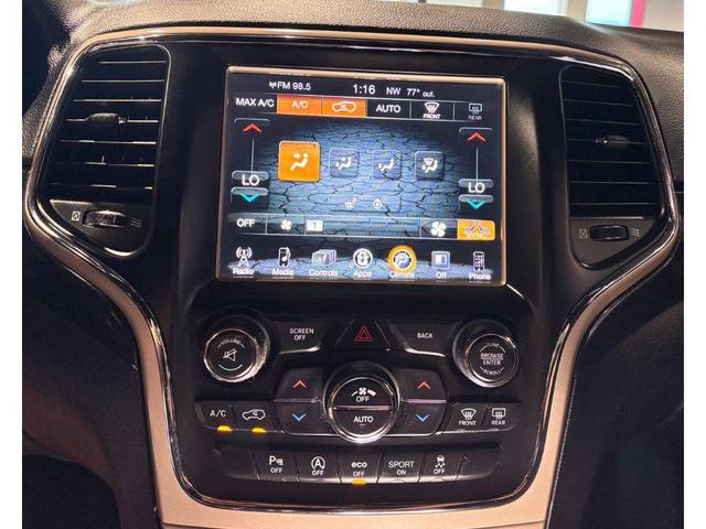 Photo of 2017 Diamond Black Crystal Pearlcoat Jeep Grand Cherokee