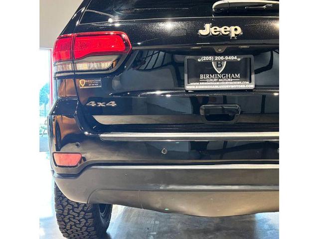 Photo of 2017 Diamond Black Crystal Pearlcoat Jeep Grand Cherokee