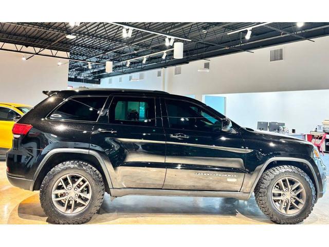 Photo of 2017 Diamond Black Crystal Pearlcoat Jeep Grand Cherokee