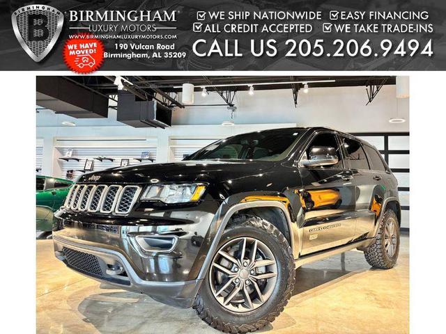 Photo of 2017 Diamond Black Crystal Pearlcoat Jeep Grand Cherokee