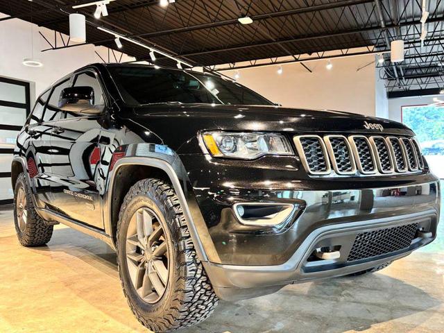 Photo of 2017 Diamond Black Crystal Pearlcoat Jeep Grand Cherokee