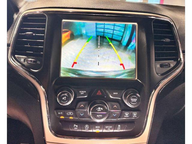 Photo of 2017 Diamond Black Crystal Pearlcoat Jeep Grand Cherokee