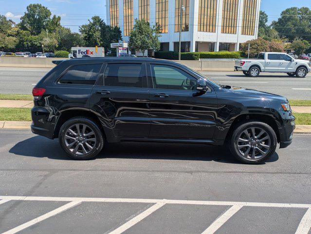 Photo of 2019 Diamond Black Crystal Pearlcoat Jeep Grand Cherokee