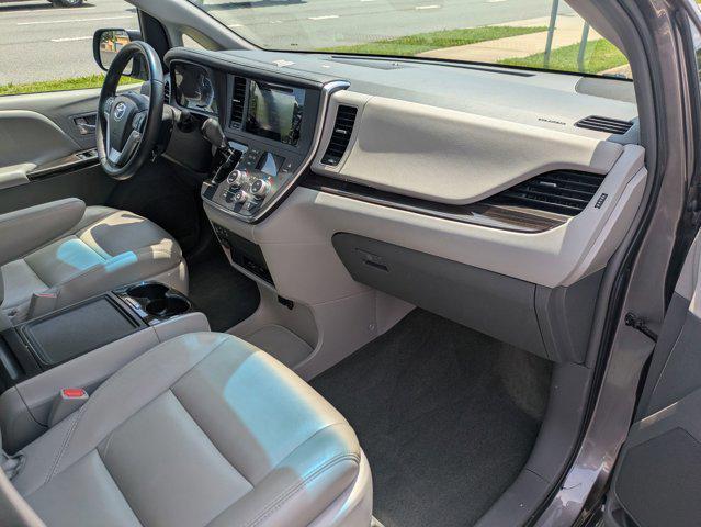 Photo of 2017 Predawn Gray Mica Toyota Sienna