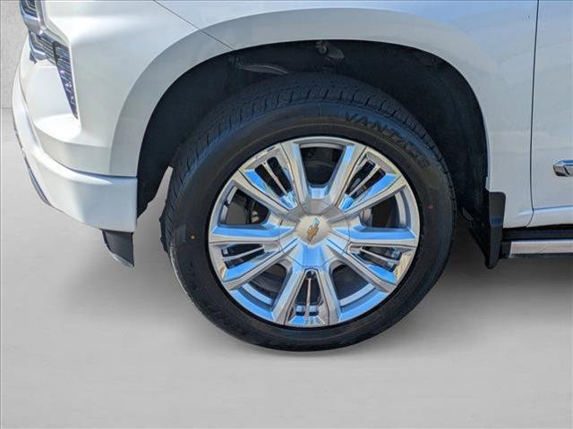 Photo of 2023 Iridescent Pearl Tricoat Chevrolet Silverado 1500