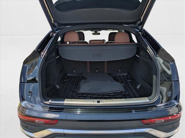 Photo of 2022 Mythos Black Metallic Audi Q5