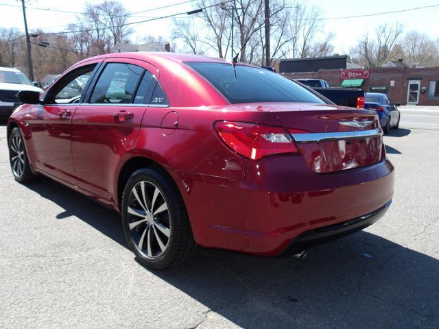 Photo of 2013 Burgundy Chrysler 200