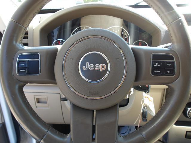 Photo of 2011 White Jeep Liberty