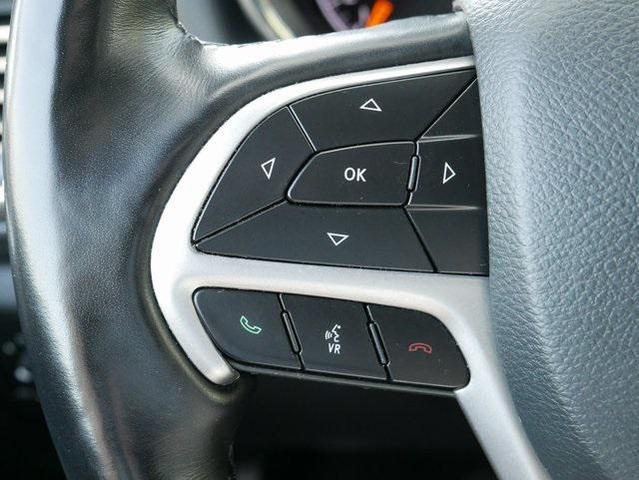 Photo of 2022 Bright White Clearcoat Jeep Grand Cherokee