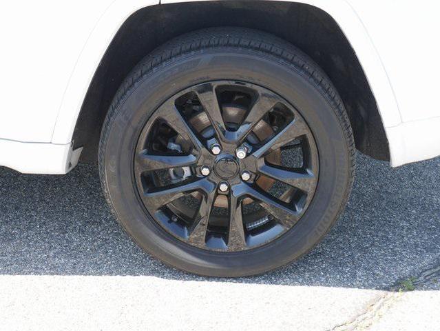 Photo of 2022 Bright White Clearcoat Jeep Grand Cherokee