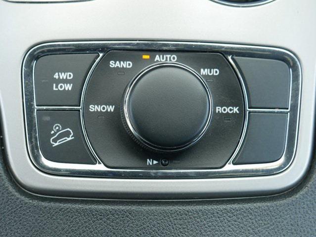 Photo of 2022 Bright White Clearcoat Jeep Grand Cherokee