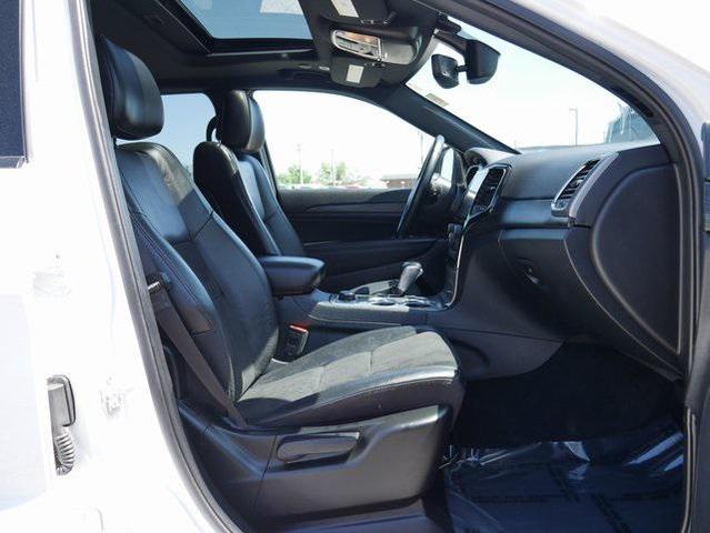 Photo of 2022 Bright White Clearcoat Jeep Grand Cherokee