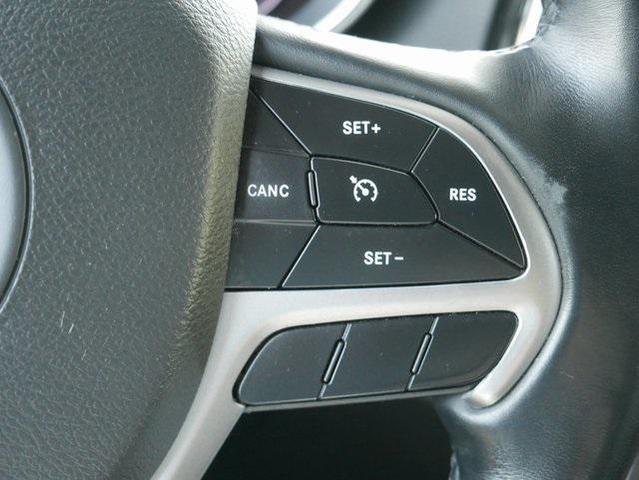 Photo of 2022 Bright White Clearcoat Jeep Grand Cherokee