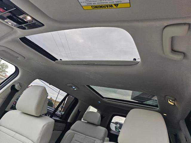 Photo of 2025 White Hyundai SANTA FE HEV