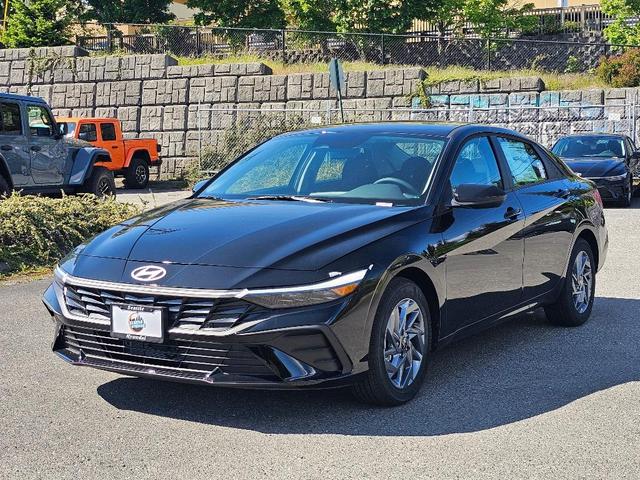 Photo of 2025 Black Hyundai ELANTRA HEV