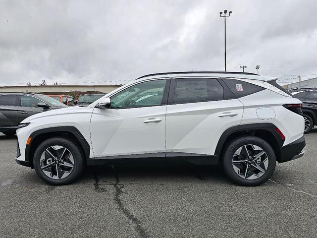 Photo of 2025 White Pearl Hyundai TUCSON Hybrid