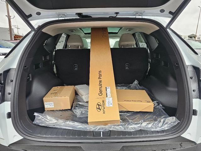 Photo of 2025 White Pearl Hyundai TUCSON Hybrid