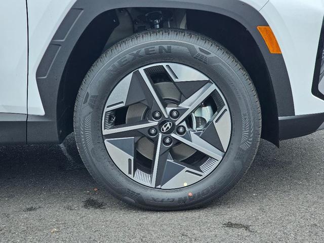Photo of 2025 White Pearl Hyundai TUCSON Hybrid