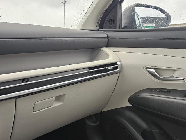 Photo of 2025 White Pearl Hyundai TUCSON Hybrid