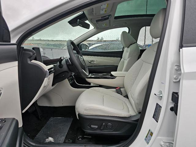 Photo of 2025 White Pearl Hyundai TUCSON Hybrid
