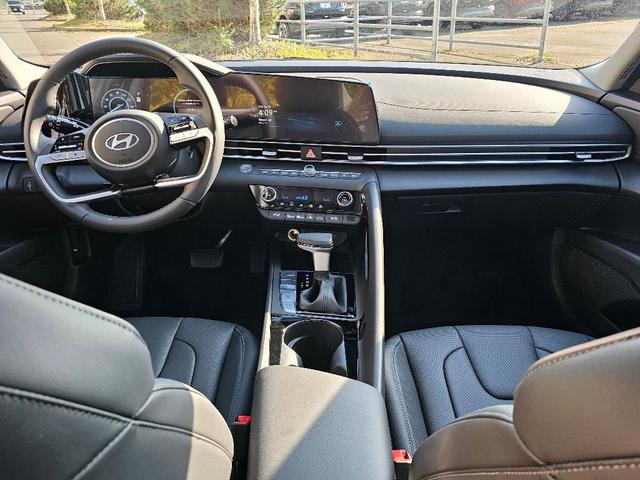 Photo of 2025 White Hyundai ELANTRA HEV