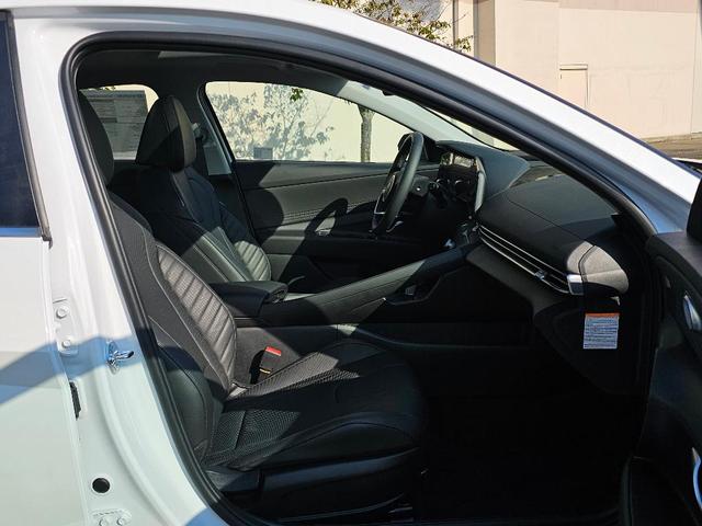 Photo of 2025 White Hyundai ELANTRA HEV