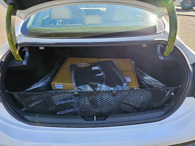 Photo of 2025 White Hyundai SONATA Hybrid