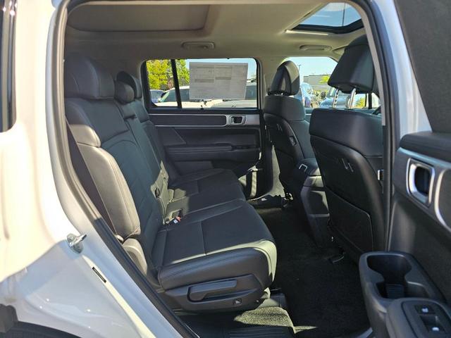 Photo of 2025 White Hyundai SANTA FE HEV