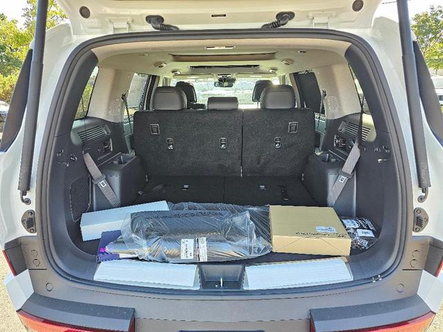 Photo of 2025 White Hyundai SANTA FE HEV
