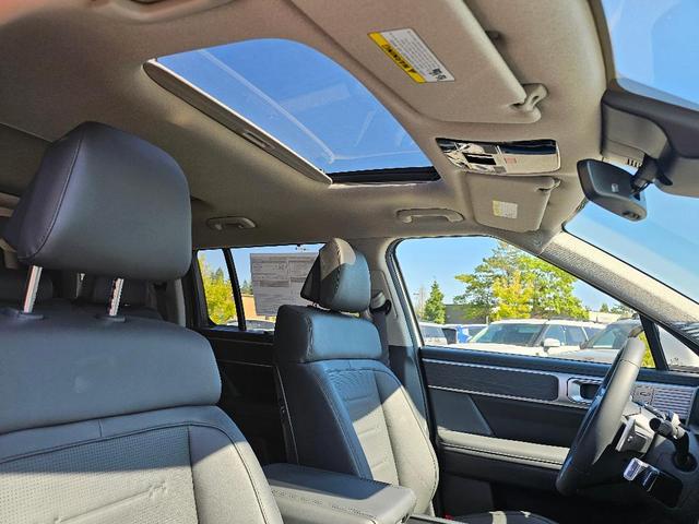 Photo of 2025 White Hyundai SANTA FE HEV