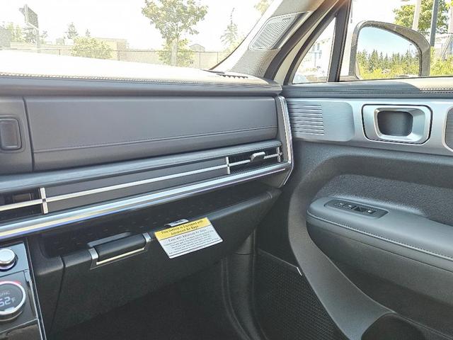 Photo of 2025 White Hyundai SANTA FE HEV