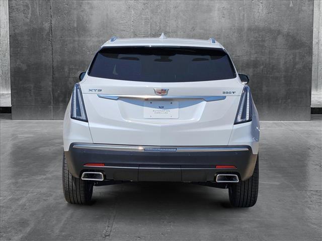 Photo of 2025 Crystal White Tricoat Cadillac XT5