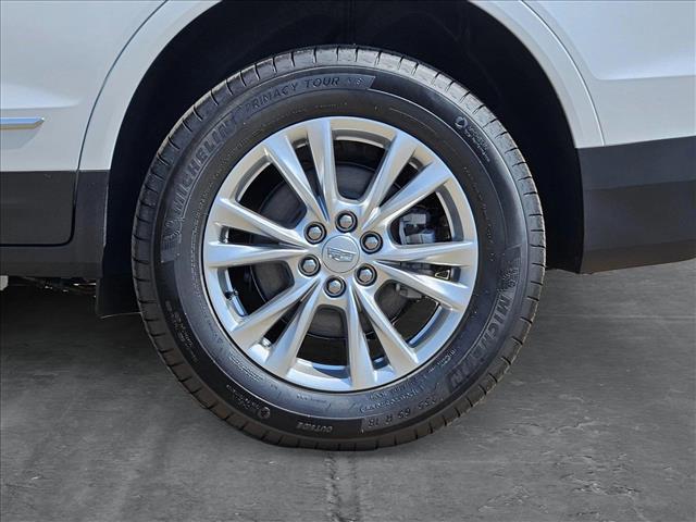 Photo of 2025 Crystal White Tricoat Cadillac XT5