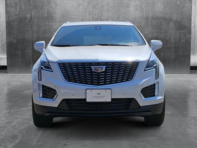 Photo of 2025 Crystal White Tricoat Cadillac XT5