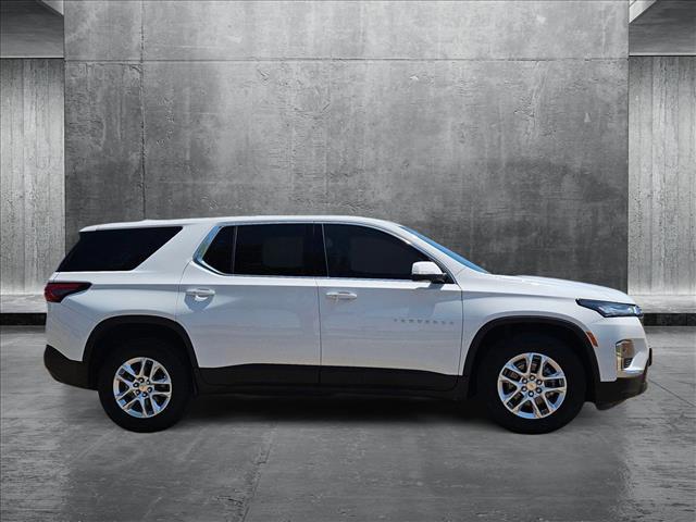 Photo of 2023 Summit White Chevrolet Traverse