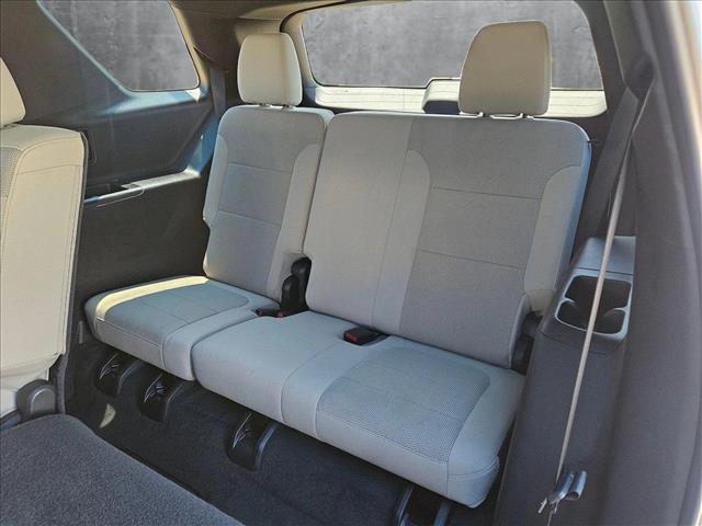 Photo of 2023 Summit White Chevrolet Traverse