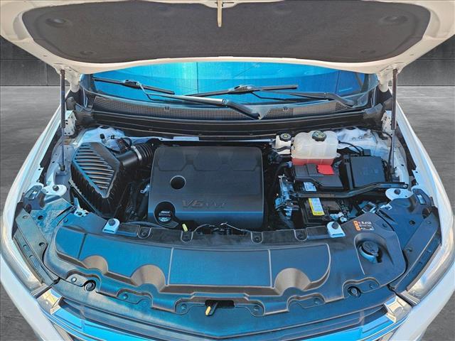 Photo of 2023 Summit White Chevrolet Traverse