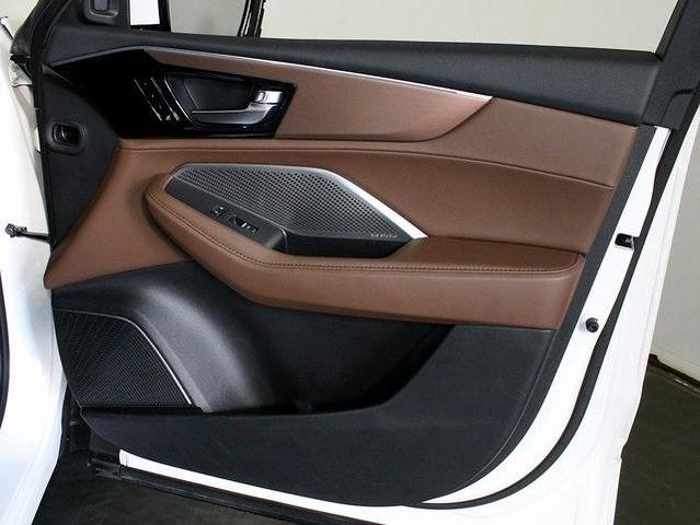 Photo of 2023 Platinum White Pearl Acura MDX