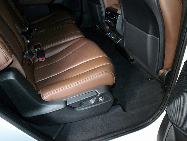 Photo of 2023 Platinum White Pearl Acura MDX