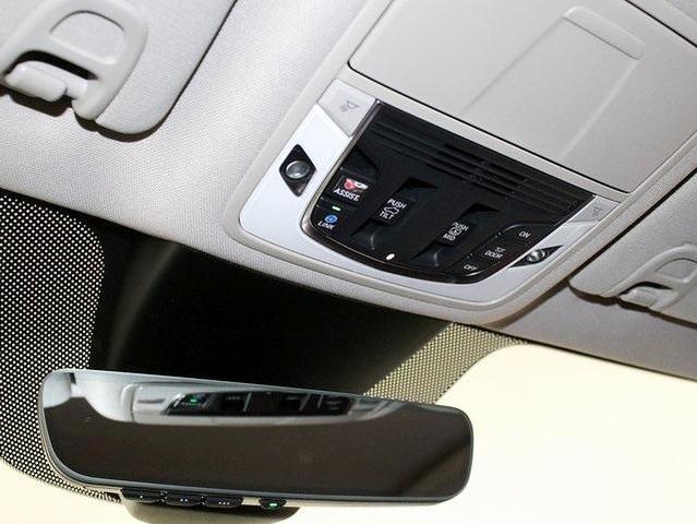 Photo of 2023 Platinum White Pearl Acura MDX