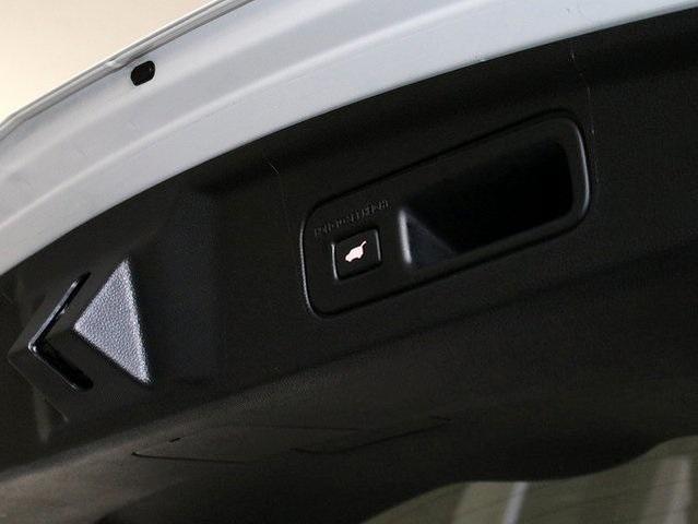 Photo of 2023 Platinum White Pearl Acura MDX