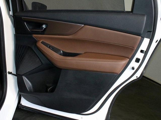 Photo of 2023 Platinum White Pearl Acura MDX