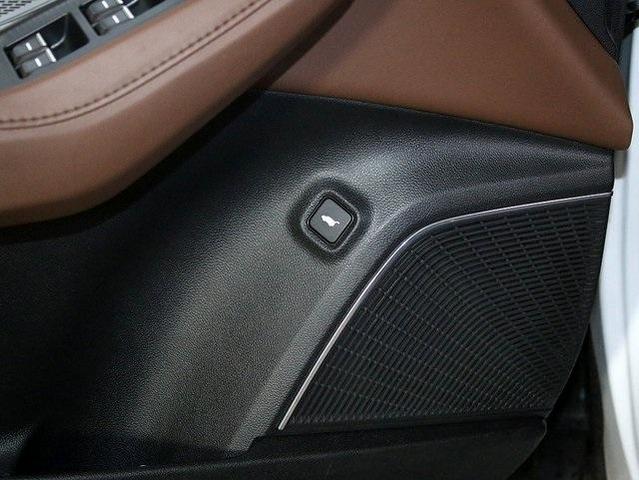 Photo of 2023 Platinum White Pearl Acura MDX