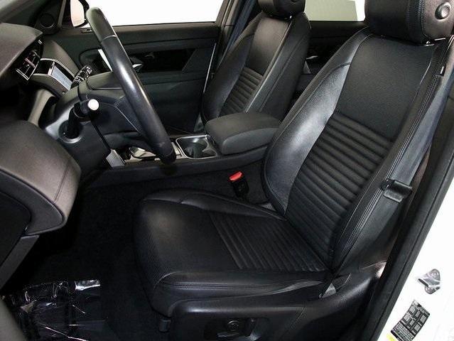 Photo of 2023 Fuji White Land Rover Discovery Sport