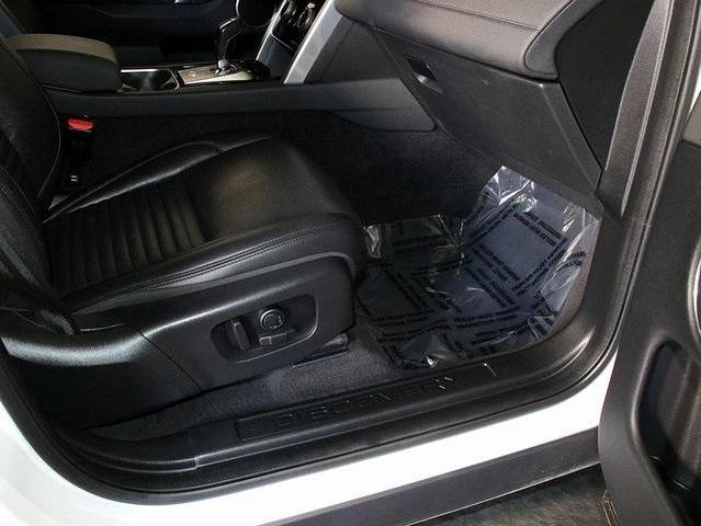 Photo of 2023 Fuji White Land Rover Discovery Sport