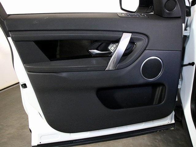 Photo of 2023 Fuji White Land Rover Discovery Sport